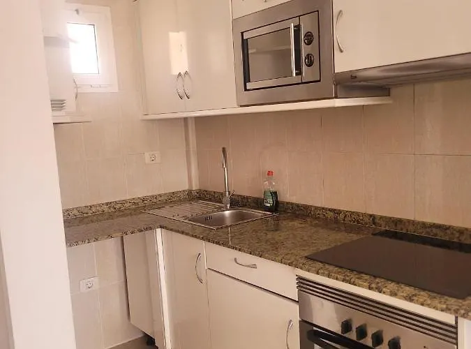 Apartamento funcional en residencial con piscina en inmejorable ubicación en centro de la isla